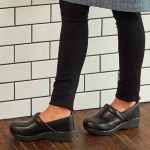 Dansko | Black Leather XP Professional Clogs Size 39/9
